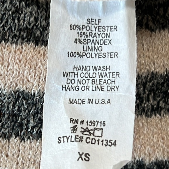 Adorable cut out dress🌸 - Picture 7 of 7